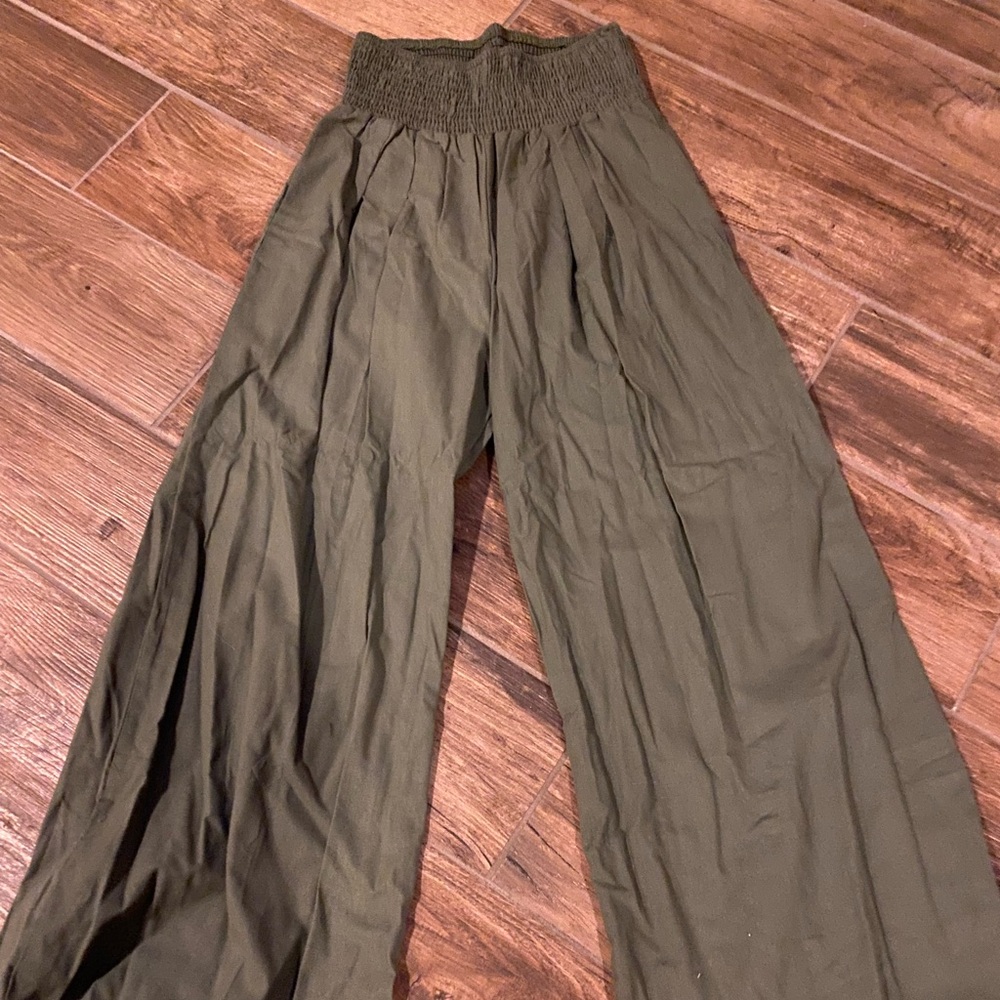 Olive green pants 🫒